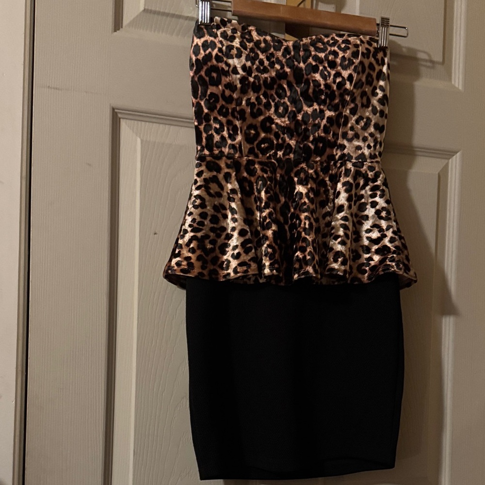 Foreign Exchange Strapless Peplum Dress in Leopard Print Black & Brown